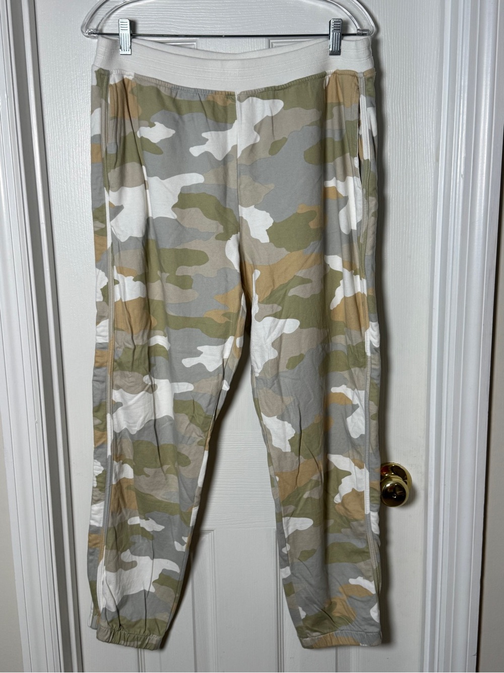 Aerie Everywhere Desert Camouflage Lightweight Jogger Pants - Size Large
